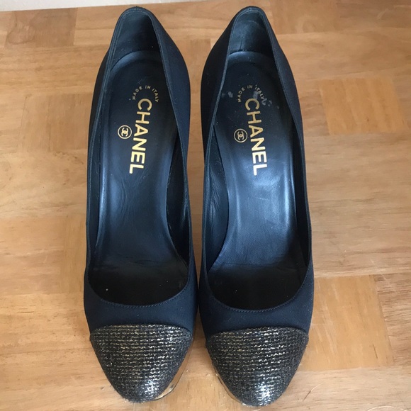 Chanel gold platform heels - Picture 2 of 6